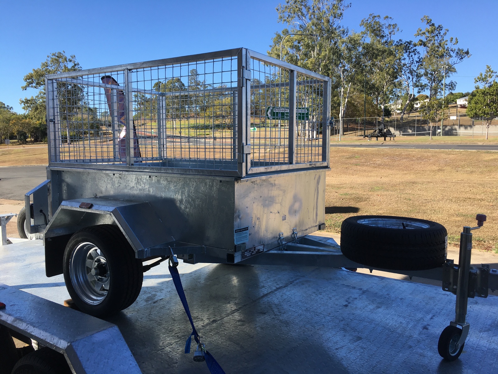 5x3 Tipping Box Trailer with Cage and Spare Tyre – ATM 750kg 5x3 Tipping Box Trailer with Cage and Spare Tyre – ATM 750kg